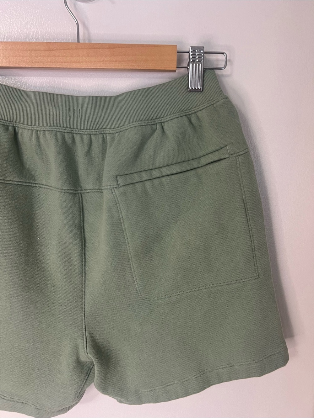 Lululemon Women's Sage Green Drawstring Lounge Shorts Athletic Activewear - Picture 6 of 7